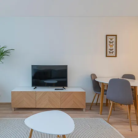 Luminious With Balcony By Polo Apartment